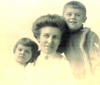 theresa-pittelko-peege-and-children