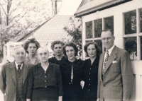 henry-and-sophia-stockhoff-with-children-after-1944